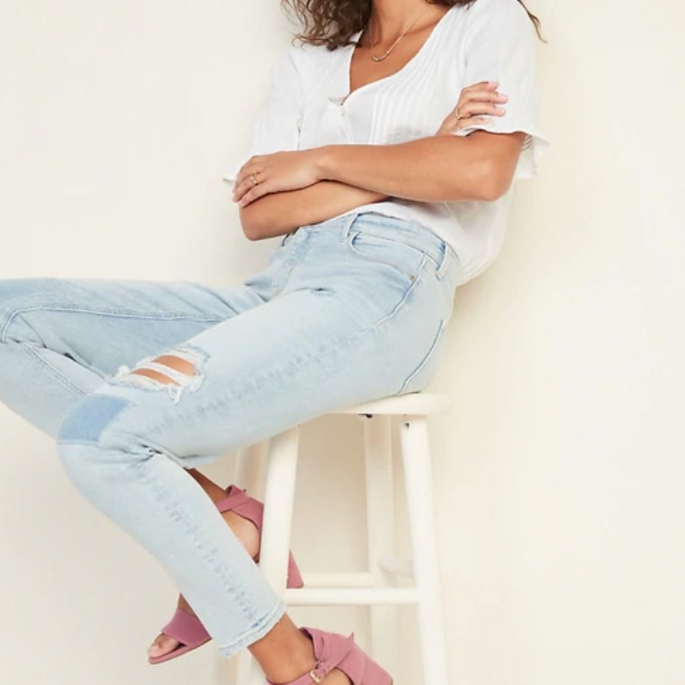 Mid-Rise Distressed Rockstar Super Skinny Jeans
